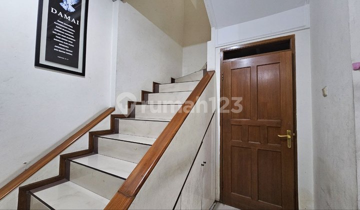 Rumah Minimalis di Taman Holis Indah Dekat Kopo 2