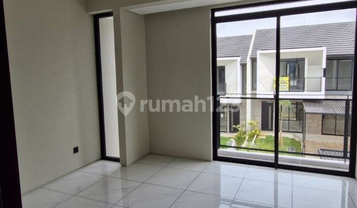 Minimalist House in Kota Baru Parahyangan 2