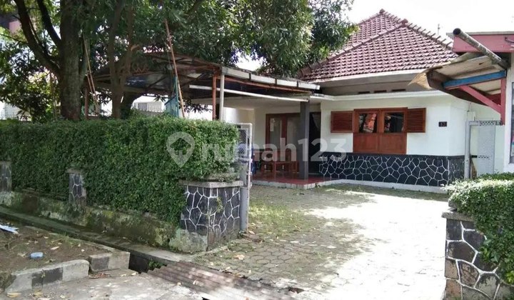 Rumah di Burangrang Cocok untuk Usaha Cafe atau Kantor Dekat Buah Batu