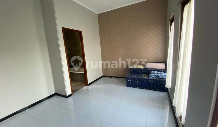 Minimalist House in Cigadung Near Dago, Scenic Environment 2