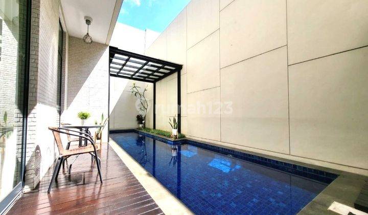 Rumah Cantik Ada Kolam Renang Di Lancewood Navapark Bsd City  2