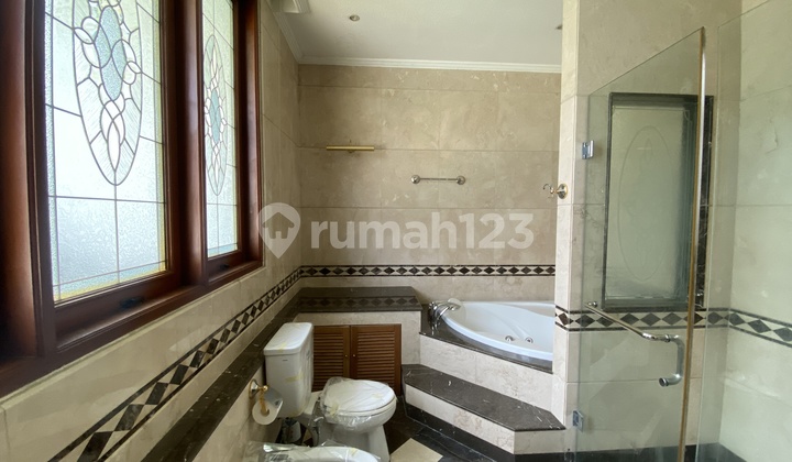Di Jual Rumah Mewah di Kawasan Pejaten Jakarta Selatan 2