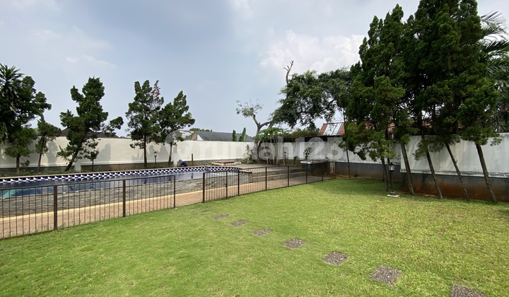 Di Jual Rumah Cantik dengan Backyard Yg Cukup Luas di Kemang, Jakarta Selatan 2