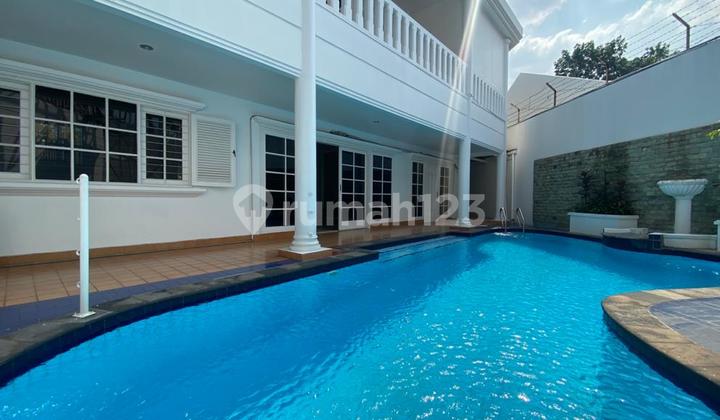 Rumah Megah dan Cantik di Kawasan Kebayoran Baru, Jakarta Selatan