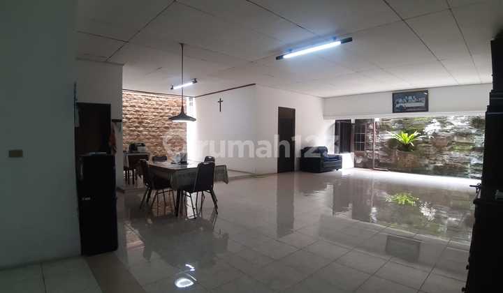 Rumah Dijual Siap Huni Cocok untuk Dijadikan Kantor