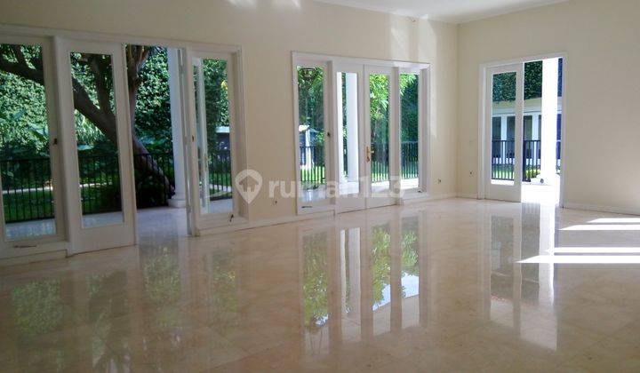 Luxurious, Modern and Quite House for Expatriat and Ambassador in Senayan Area &#34;The Price Can Be Negotiable&#34; 2