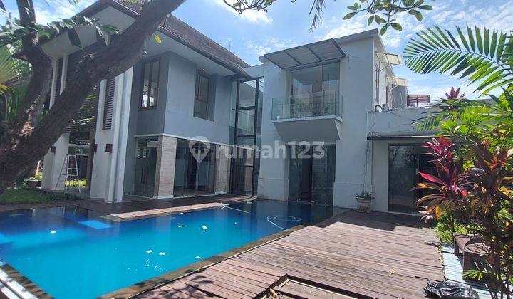 BRIGHT AND MODERN HOUSE AT SENOPATI 1