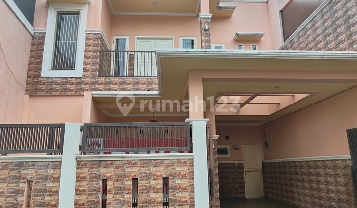 Rumah Mewah 2 Lantai dengan Carport Luas dan Balkon - Desain Modern Minimalis Rumah Mewah 2 Lantai dengan Carport Luas dan Balkon - Desain Modern Minimalis