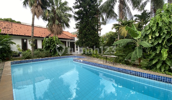 Rumah dengan Luas Tanah Cukup Besar, Cocok untuk di Jadikan Sekolah di Bangka, Jakarta Selatan