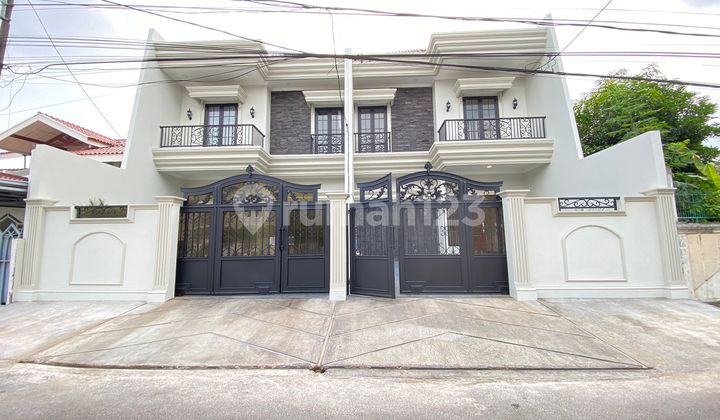 Rumah Mewah Baru di Bangun dengan Semi Furnished di Duren Sawit, Jakarta Timur