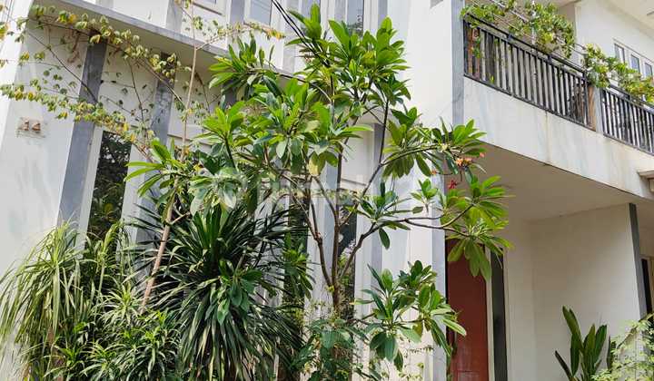 Dijual Rumah dan Tempat Usaha di Grogol 1