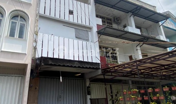 Disewakan Ruko 3 Lantai di Puncak Malndala Tidar, Sukun, Malang Disewakan Ruko 3 Lantai di Puncak Malndala Tidar, Sukun, Malang