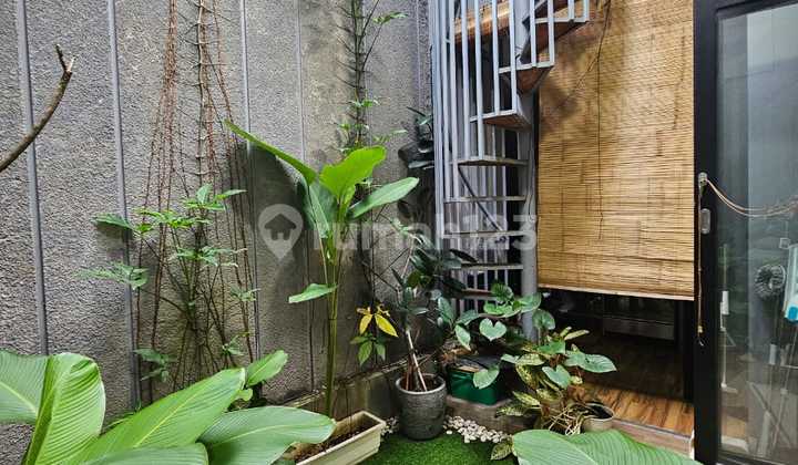 Strategic House near Boulevard Bintaro Tangsel LR-15657