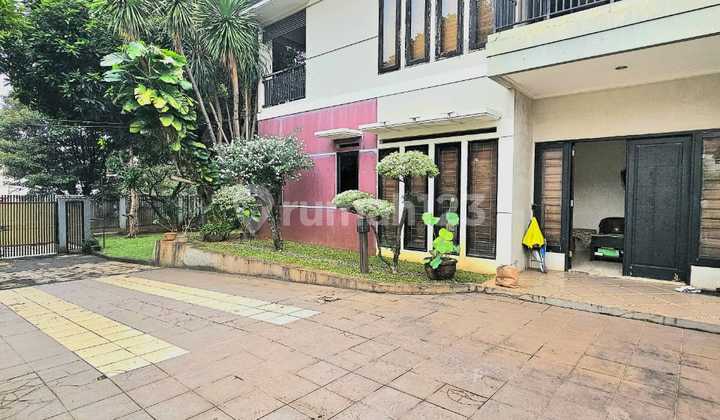 Strategic House Suitable for Business in Bintaro Tangsel LR-16471