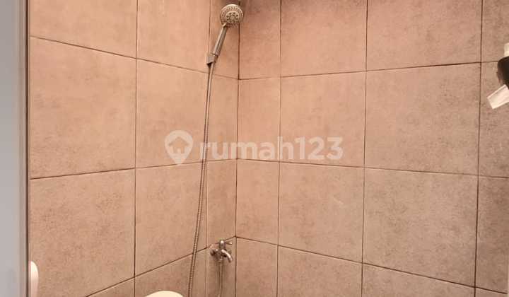 Minimalist House for Quick Sale in Discovery Bintaro 16763-BW 08111899245 2