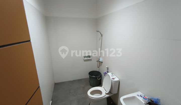 Strategic House Near Premier Hospital in Bintaro Tangsel Ut-16892
