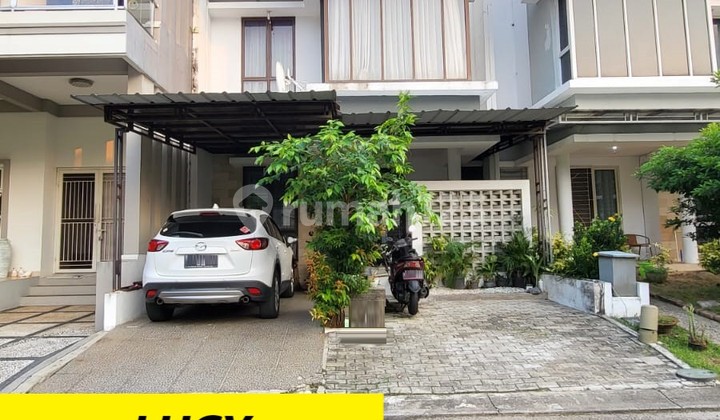 Minimalist House for Quick Sale in Discovery Bintaro 16763-BW 08111899245