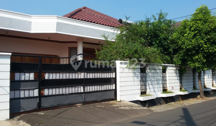 Rumah Strategis Dgn Swimming Pool di Pondok Pinang Jaksel Af17102