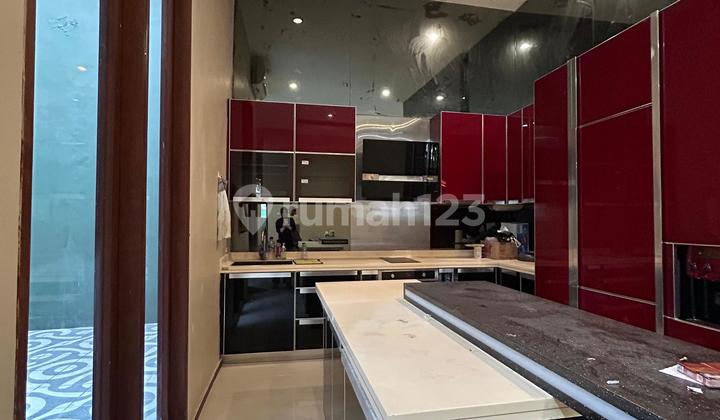 Strategic House with Extensive Land in Bintaro Tangsel Ut-16714