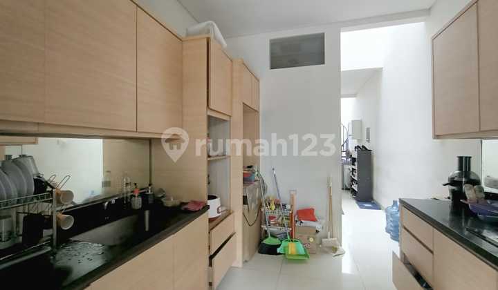 Rumah Strategis Hot Sale 2 Lantai SHM di Bintaro Tangsel Lr-5089 2