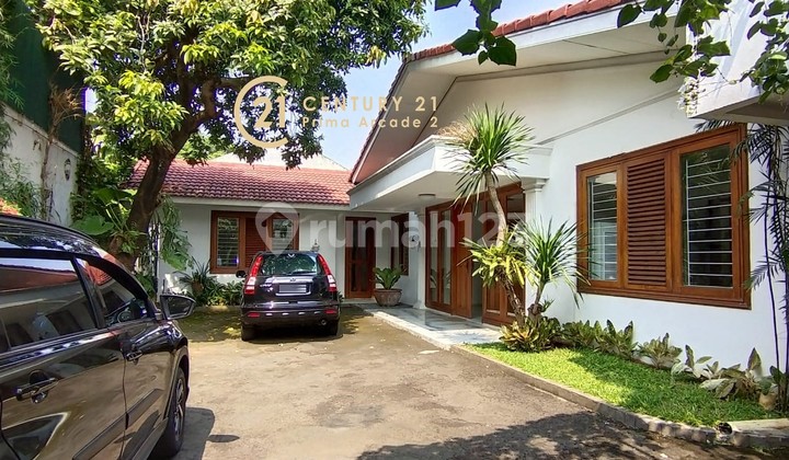 Rumah Strategis SHM Dg Halaman Luas di Kemang Jaksel Am-3231