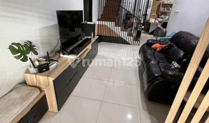 Jual Rumah 2 Lantai Semi Furnish di Taman Holis Indah Bandung