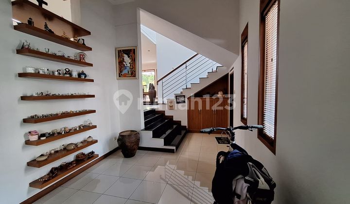 Jual Rumah Mewah  Hoek di Setra Duta Bandung 2