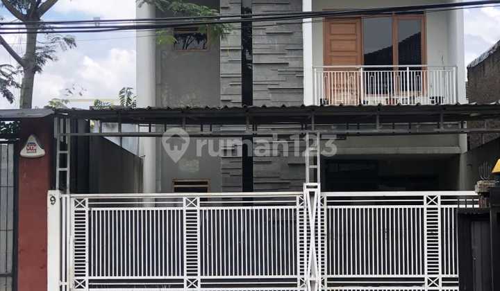 Turun Harga! Rumah 2 Lantai Ada Balcon Semi Furnish Di Bumi Kopo Kencana Jl Peta Bandung Turun Harga! Rumah 2 Lantai Ada Balcon Semi Furnish Di Bumi Kopo Kencana Jl Peta Bandung