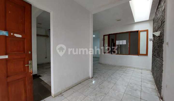 Disewakan Ruang Usaha / Rumah di Jl Cihampelas Taman Sari Bandung Kota Disewakan Ruang Usaha / Rumah di Jl Cihampelas Taman Sari Bandung Kota