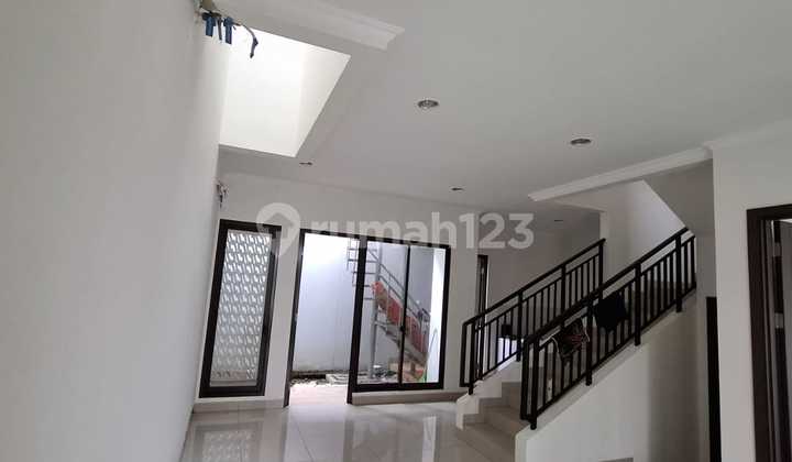 Sewa / Jual Rumah Baru Belum Pernah Dihuni Cynthia Summarecon Bandung 1