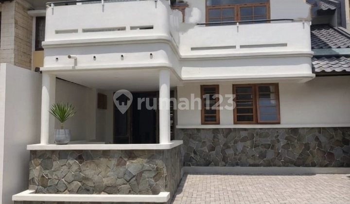 For Sale: Old Bandung Style House in Tatar Wangsakerta, Baru Parahyangan, Bandung