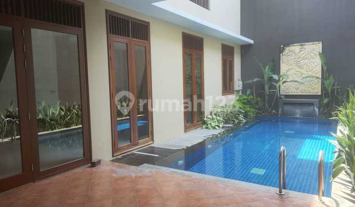 Sewakan Rumah Hoek Full Furnish + Pool Di Larangtapa Kota Baru Parahyangan Bandung 1