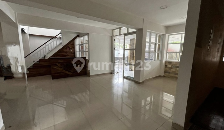 Disewakan Ruang Usaha Cocok untuk Cafe / Kantor di Sayap Jl Riau Bandung Kota