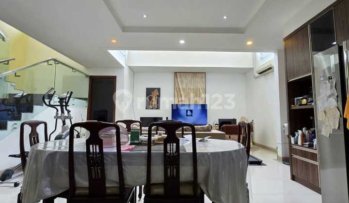 Rumah 2 Lantai Siap Huni, Semi Furnished, Asri, Taman Biduri, Permata Hijau , Jakarta Selatan