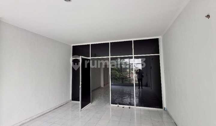 Ruko 4 Lantai, Siap Pakai, Strategis di Jl. Raya Kebayoran Lama, Jakarta Selatan Ruko 4 Lantai, Siap Pakai, Strategis di Jl. Raya Kebayoran Lama, Jakarta Selatan