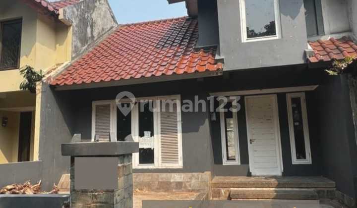 Old house, in a complex, on Jl. Sawo Block AQ, Talaga Bestari, Cikupa, Tangerang.