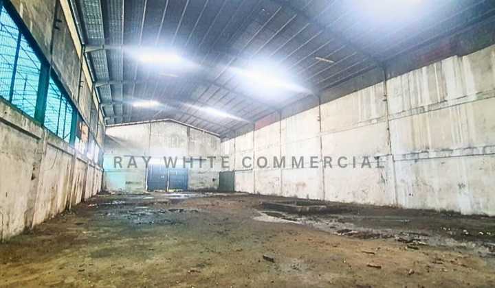 Gudang di Cibinong, Lokasi Strategis, Pinggir Jalan Raya, Kabupaten Bogor.