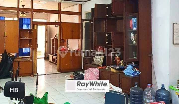  Rumah tua , area komersil, pinggir jalan ciledug raya, pesanggrahan, Jakarta Selatan