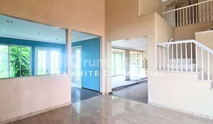 Classic house, prime location, move-in ready on the main road of Lippo Karawaci, Tangerang. Classic house, prime location, move-in ready on the main road of Lippo Karawaci, Tangerang.