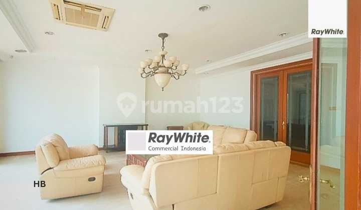 Rumah 2 Lantai, Lokasi Super Elite, di Simprug Garden, Jakarta Selatan. Rumah 2 Lantai, Lokasi Super Elite, di Simprug Garden, Jakarta Selatan.