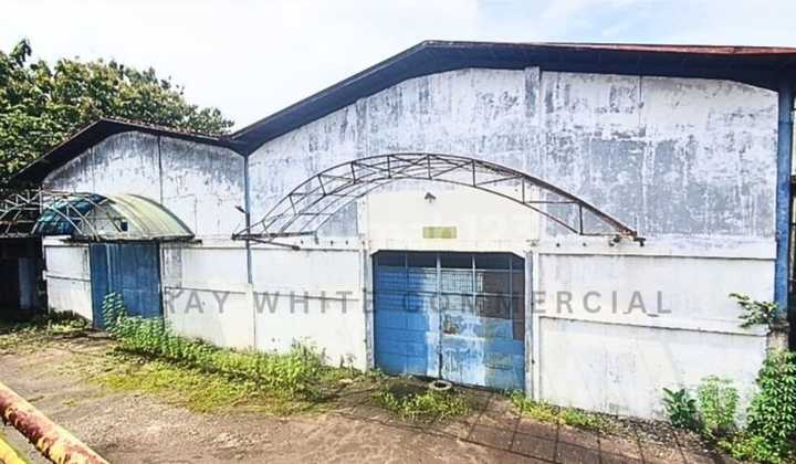 Warehouse in Cibinong, strategic location, roadside, Bogor Regency. Warehouse in Cibinong, strategic location, roadside, Bogor Regency.