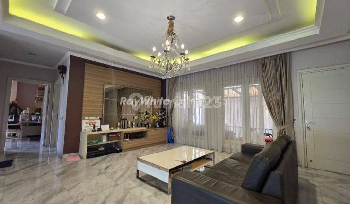 Rumah Exclusive 2 lantai, semi furnised, siap huni di Tanjung Palapa, Tanjung Duren, Jakarta Barat 1