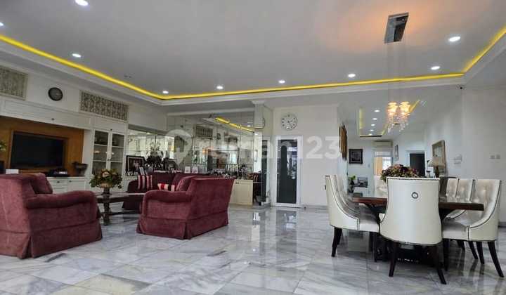Rumah 2 Lantai , Siap Huni, Bernuansa American Classic, di Kemang, Jakarta Selatan