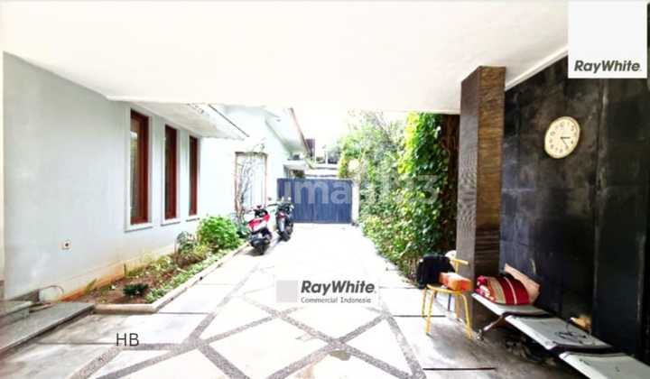 Rumah minimalis , siap huni, di kawasan elite Menteng, asri & siap huni di Kusuma Atmaja , Jakarta Pusat.