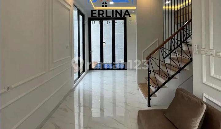 Dijual Rumah 2Lt Bagus dengan Privat Pool Termurah di Jagakarsa 2
