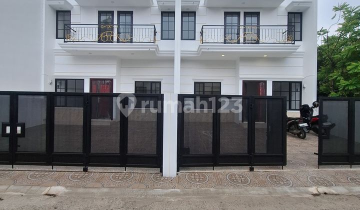 Rumah Baru 2lt Dalam Komplek Di Pondok Gede. Jaktim