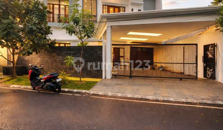 Dijual Rumah Mewah Bonus Pool di Duren Sawit. Jaktim