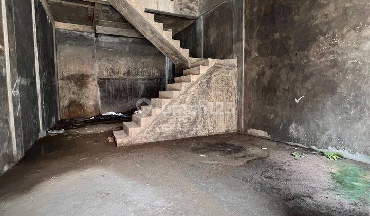 Dijual Rumah 3 Lantai di Daerah Cemara Asri  2