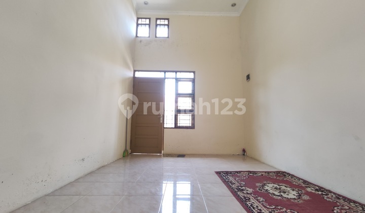 Dijual Rumah Luas Berada Dalam Komplek di Jalan Bunga Rampe IV 4