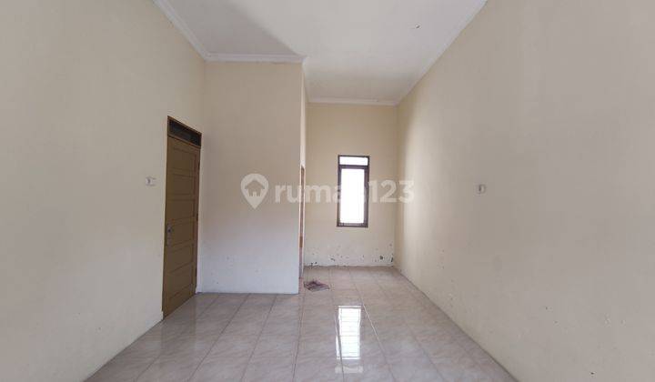 Dijual Rumah Luas Berada Dalam Komplek di Jalan Bunga Rampe IV 6